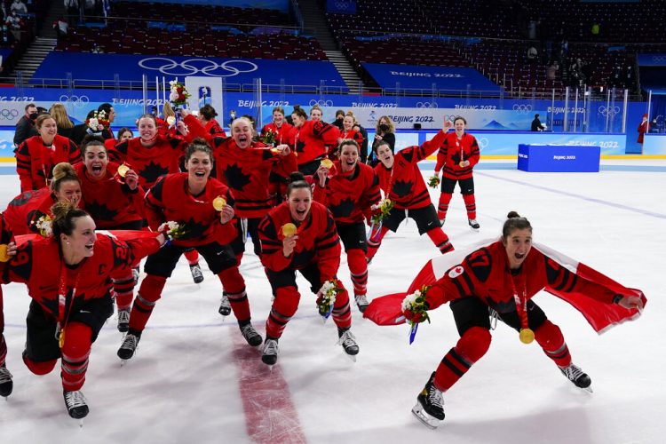 Poulin leads Canada women to Olympic gold in 3-2 win over US